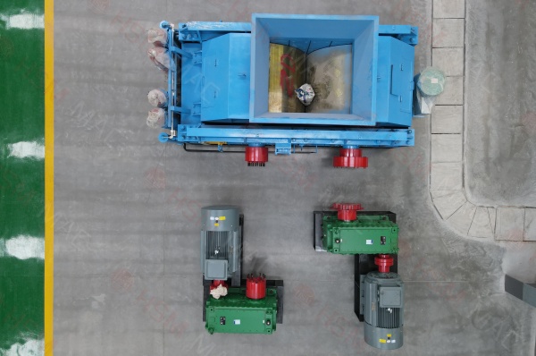 高硬度大型矿石破碎机